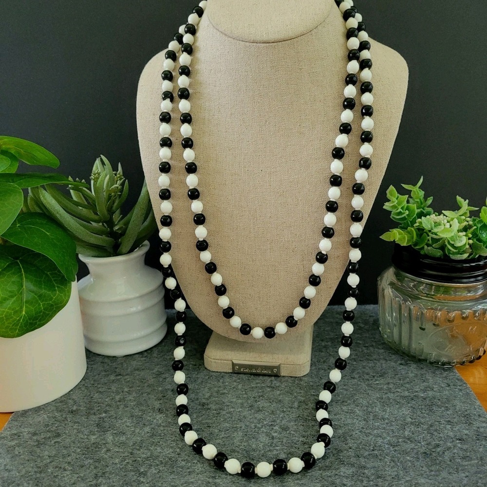 Vintage 1950s-60s Japan Black Onyx White Agate Knotted Necklace 56in 118g